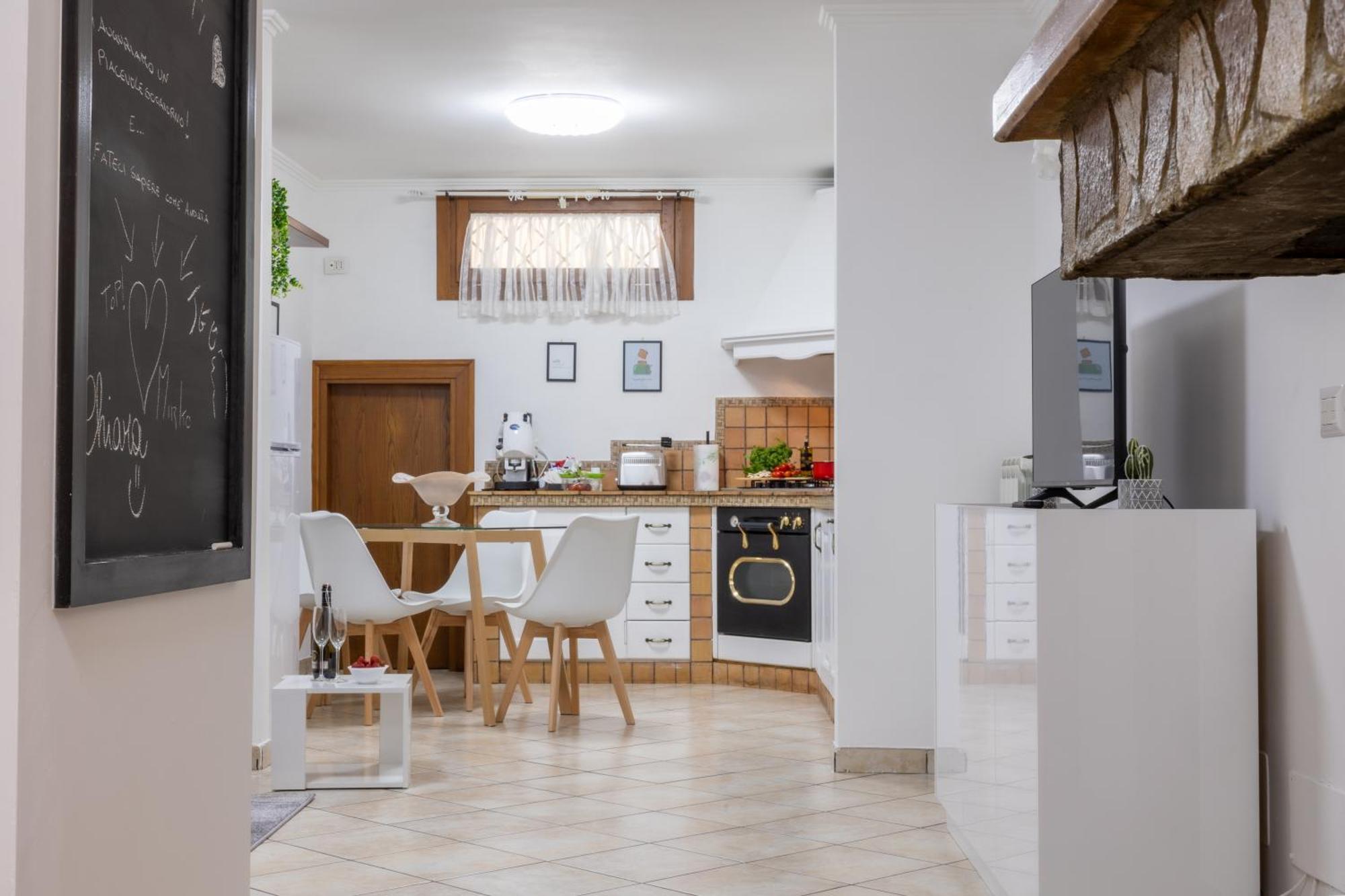 20 Min Aeroporto Fco - Casa Tranquilla Con Parcheggio Esterno Gratuito 아칠리아 외부 사진