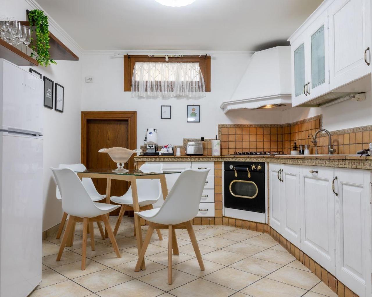 20 Min Aeroporto Fco - Casa Tranquilla Con Parcheggio Esterno Gratuito 아칠리아 외부 사진